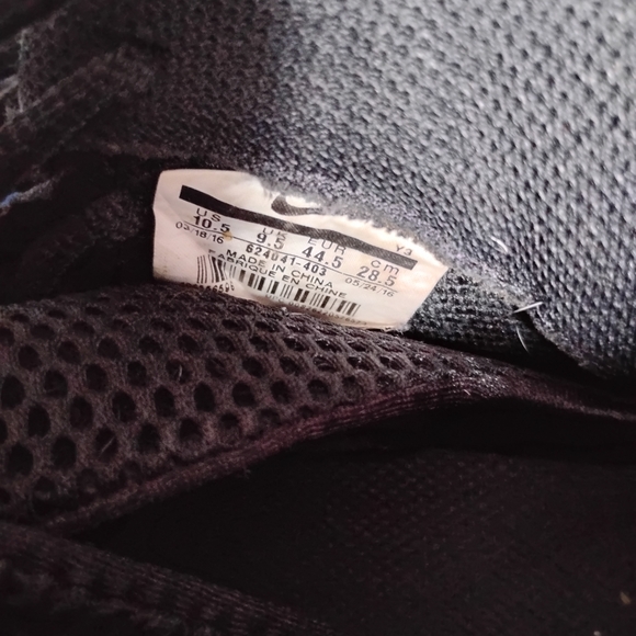 Men's Nike  Black and Blue Sneakers - Picture 7 of 10